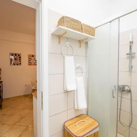 Arline's Luxury Retreat House Apartment
